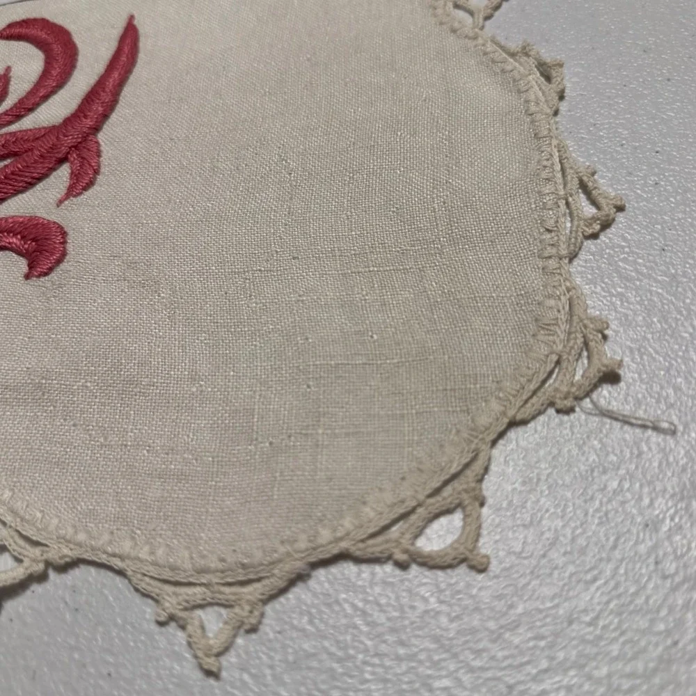 Table runner 40 x 13 –‎ Beige embroidered rose crochet trim